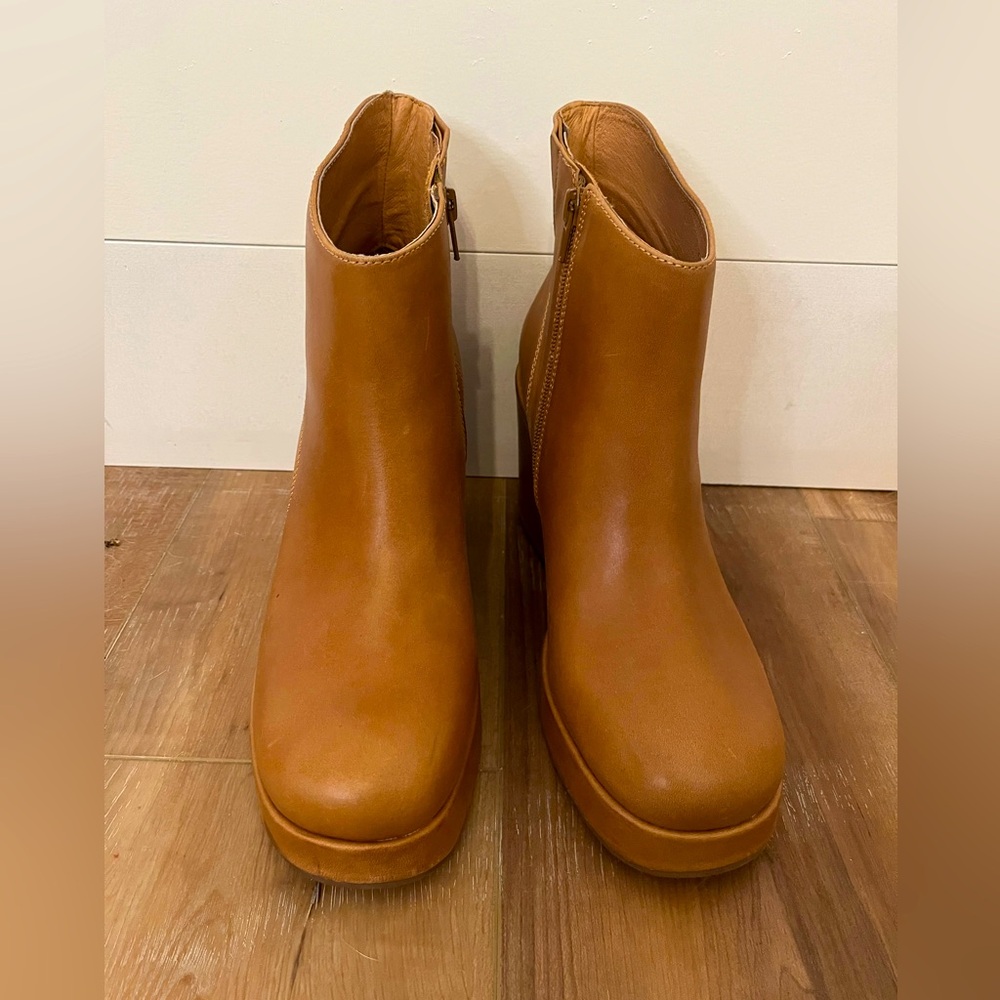 Chocola Blu leather wedge boots ankle booties
Penny Size 9